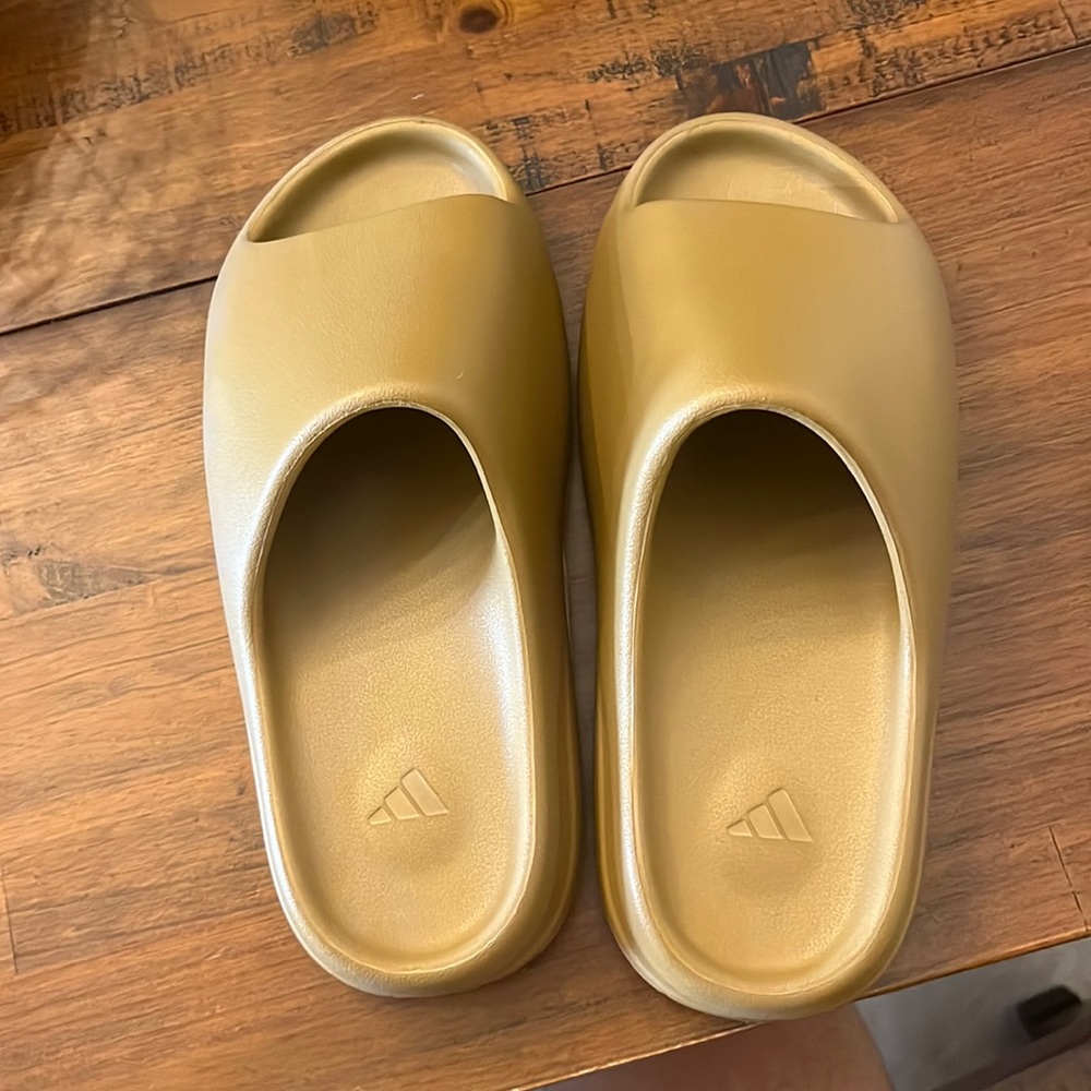 Yeezy slides Sz 11